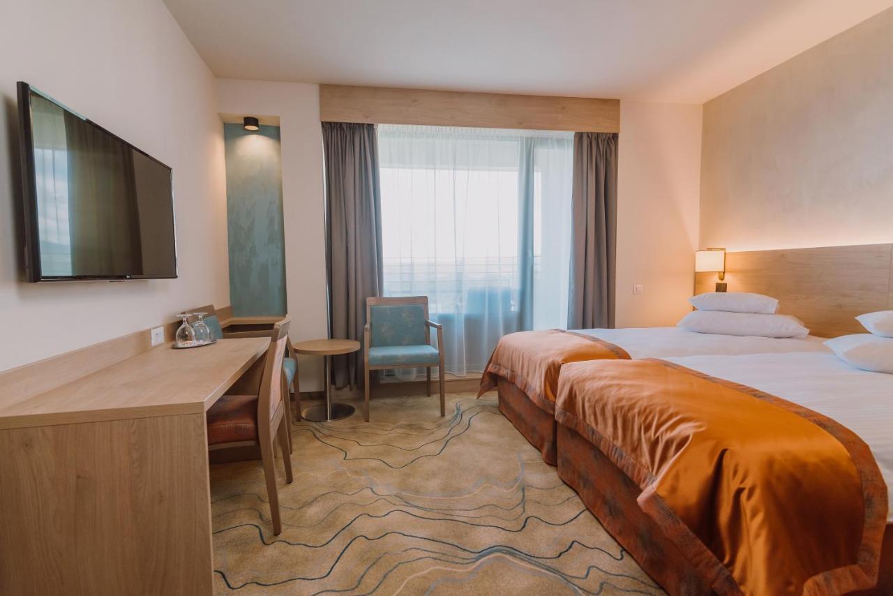 Hotel Ensana Ursina à Sovata Extérieur photo