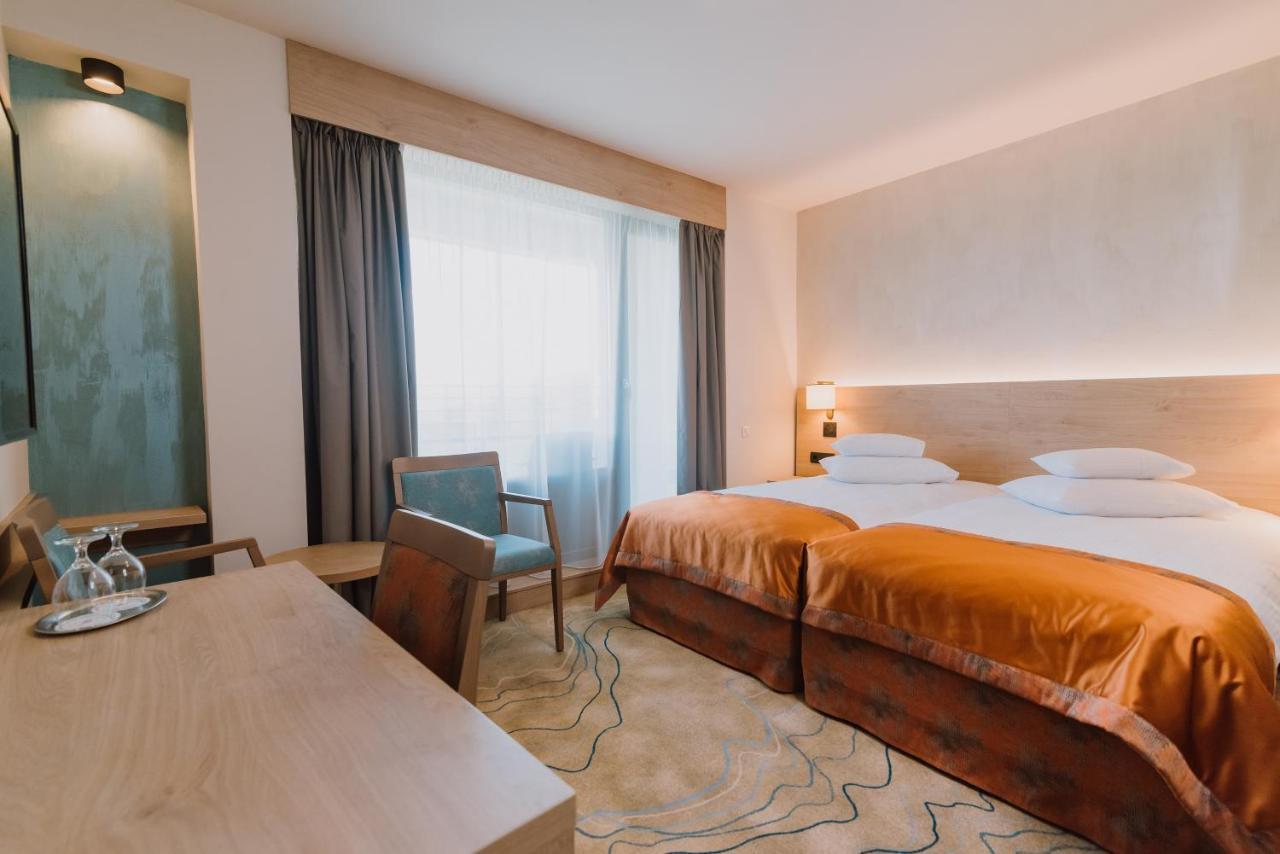 Hotel Ensana Ursina à Sovata Extérieur photo