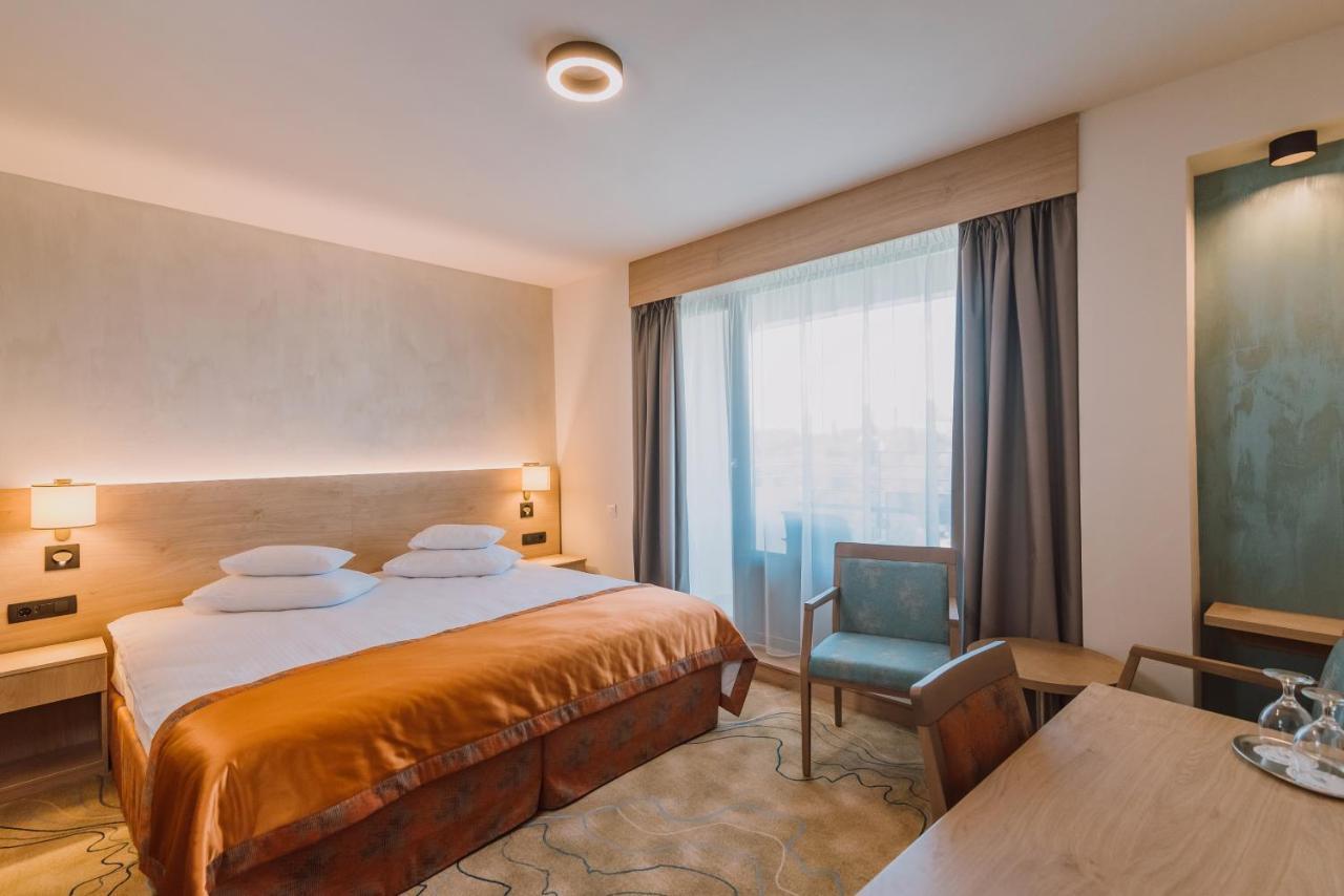 Hotel Ensana Ursina à Sovata Extérieur photo