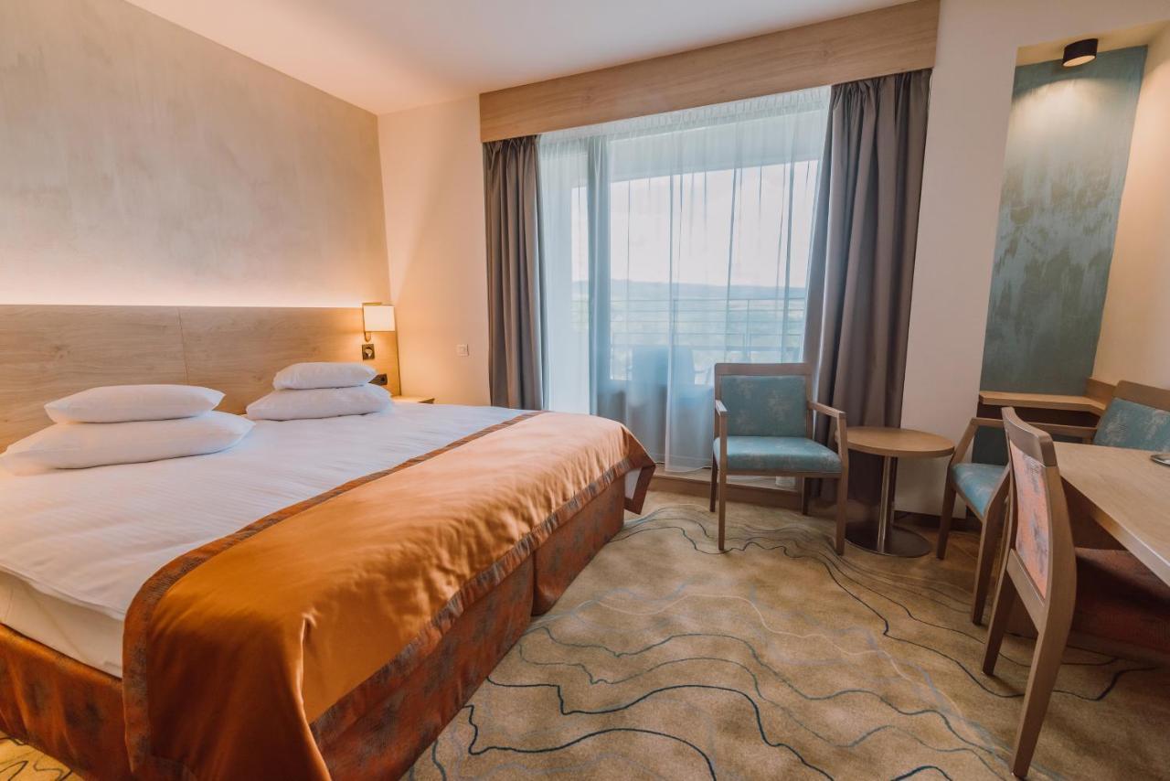 Hotel Ensana Ursina à Sovata Extérieur photo